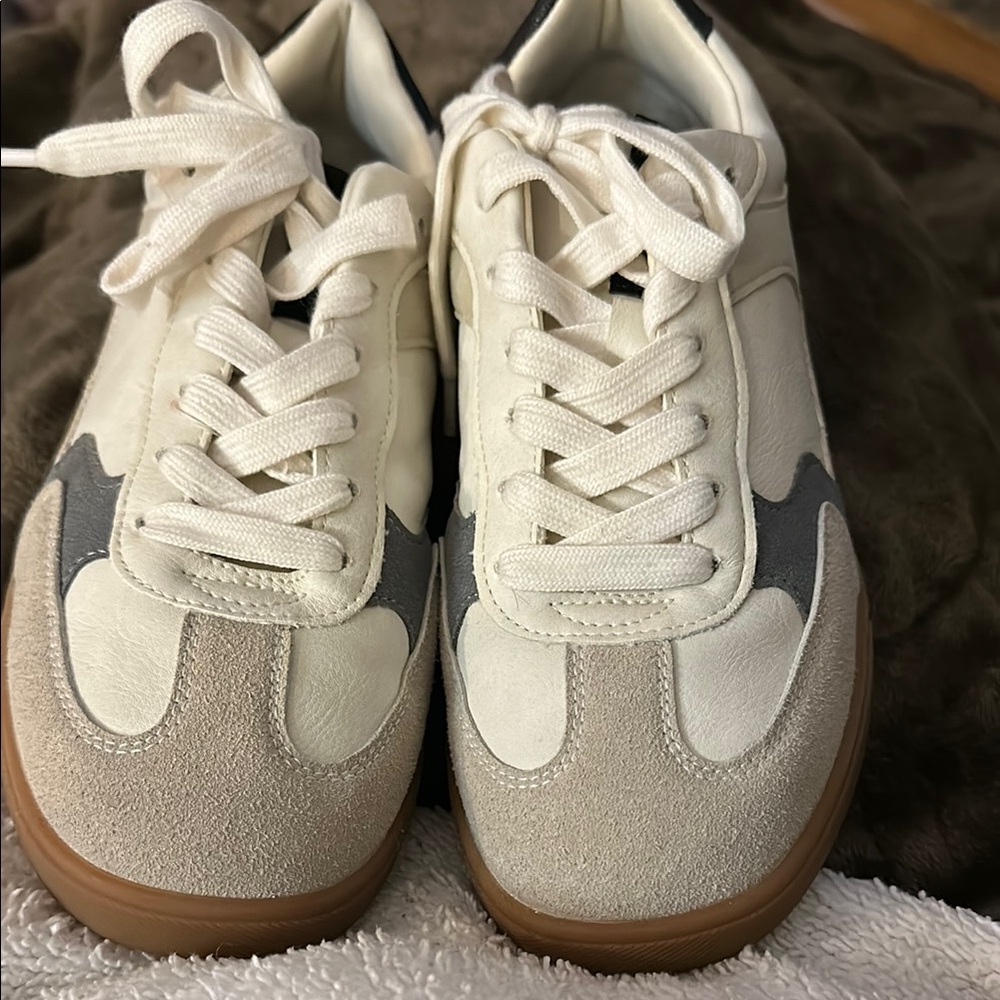 BLOWFISH new women's size 7 sneakers